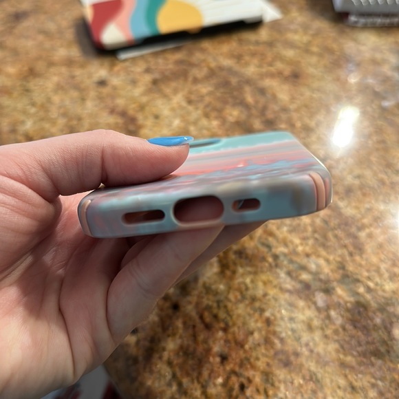 Speck 12 pro Case - Picture 6 of 7